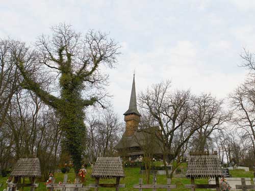 Foto Biserica de lemn monument Unesco Desesti - Maramures (c) Lucian Petru Goja